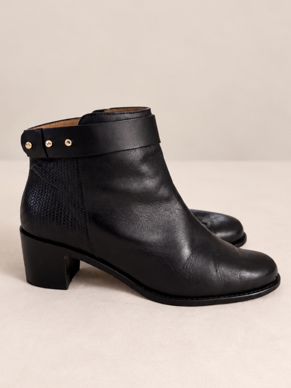 Tanguis Black Genuine Leather Ankle Boots EU 35 Gold Studded Block Heel Peru